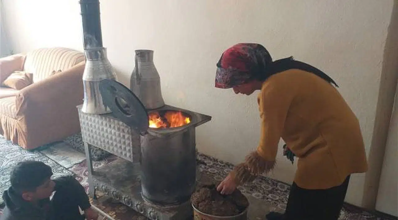 Tezekle ısınan eve 1722 lira fatura geldi: 'Ödemek için inek mi satayım?'