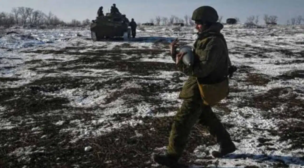 Ukrayna'daki Rusya Büyükelçiliği Rus bayrağını indirdi