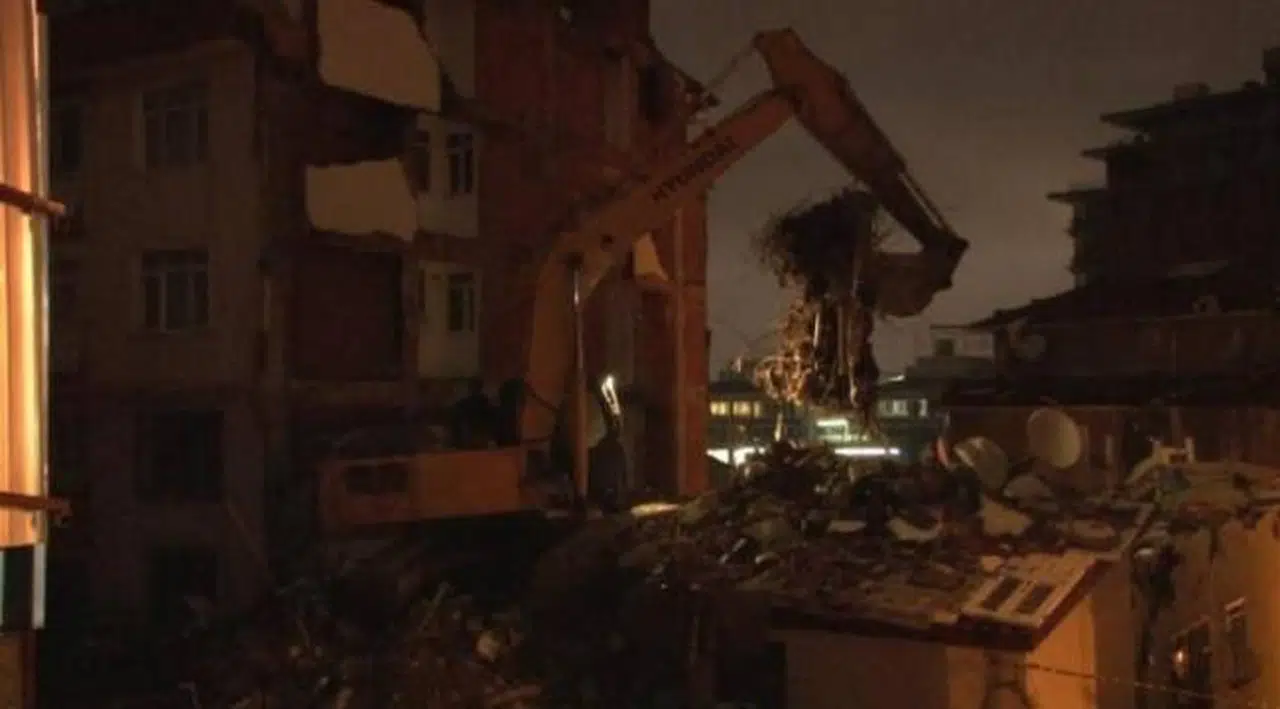 Üsküdar’da patlama yaşanan bina yıkıldı