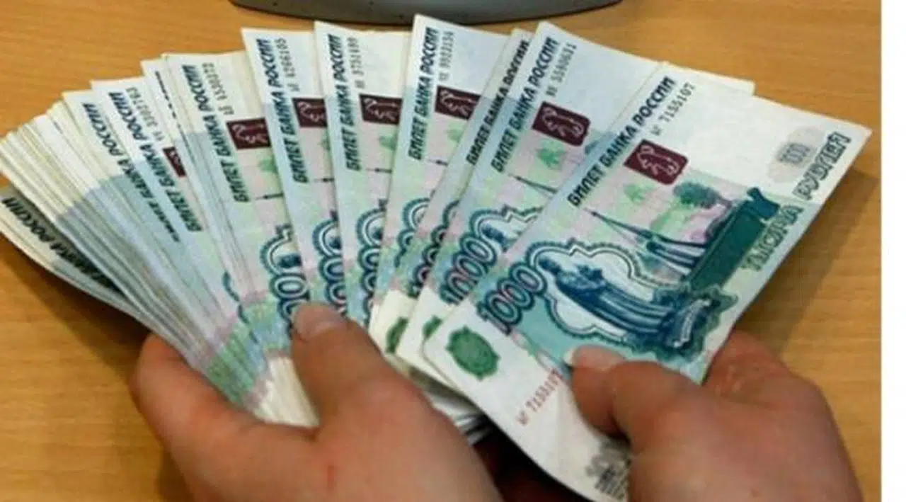 140'a kadar çıkmıştı: 1 dolar 83 rubleye düştü