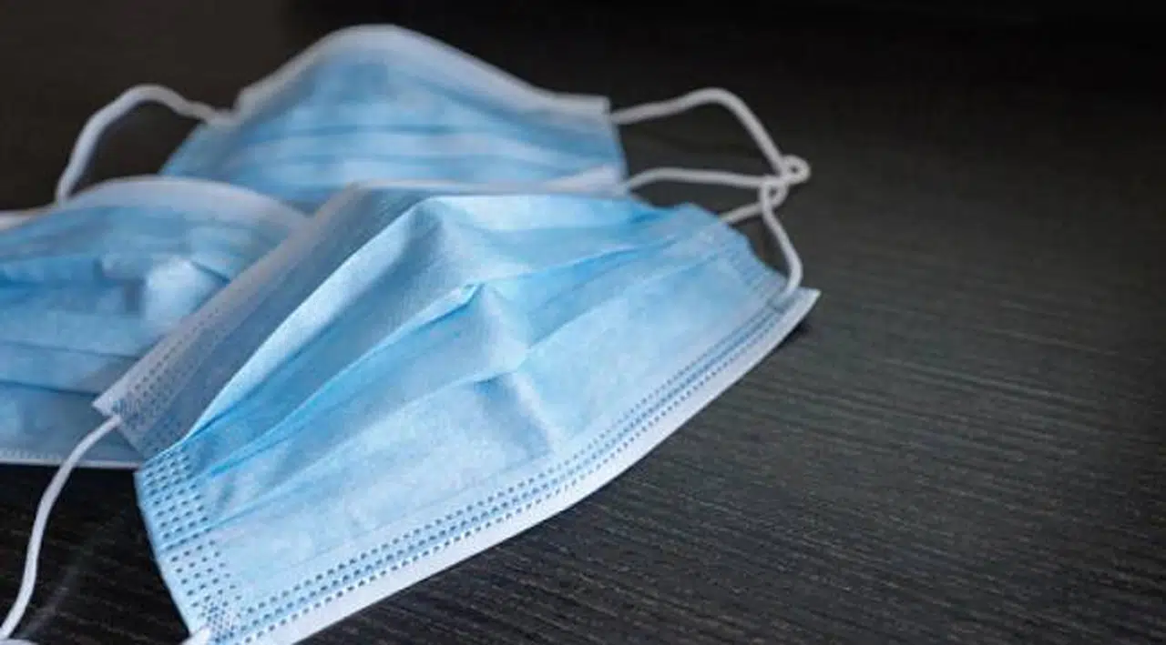 Açık havada maske takma zorunluluğu kaldırıldı