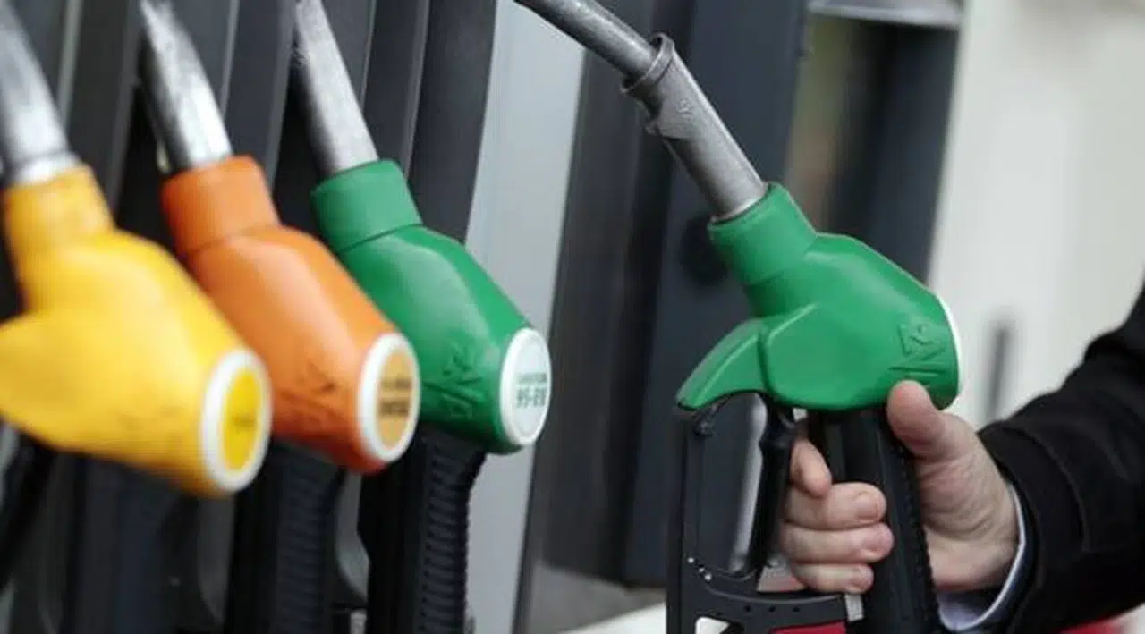 Akaryakıt ürünlerine ilk indirim geldi; 2 lira 29 kuruş ucuzladı!
