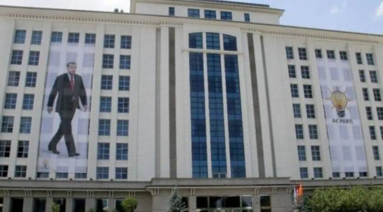 AKP Genel Merkezi'nin temizlikçi ve çaycısına dava
