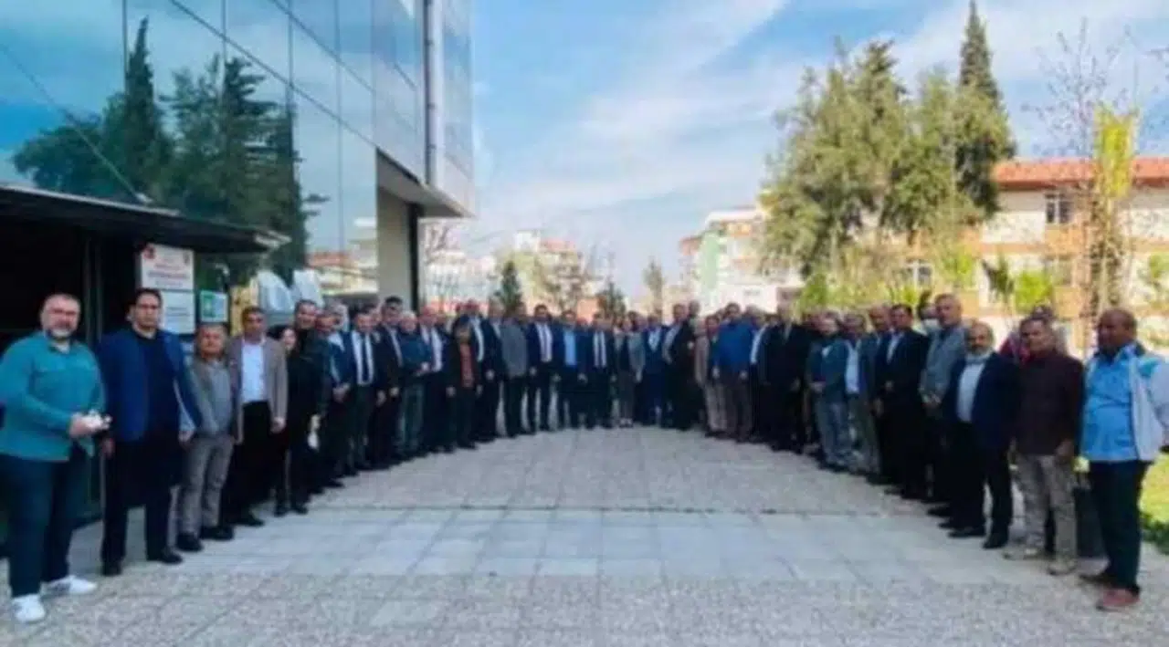 AKP’li başkan adayı 100 kişiyle birlikte İYİP'e geçti