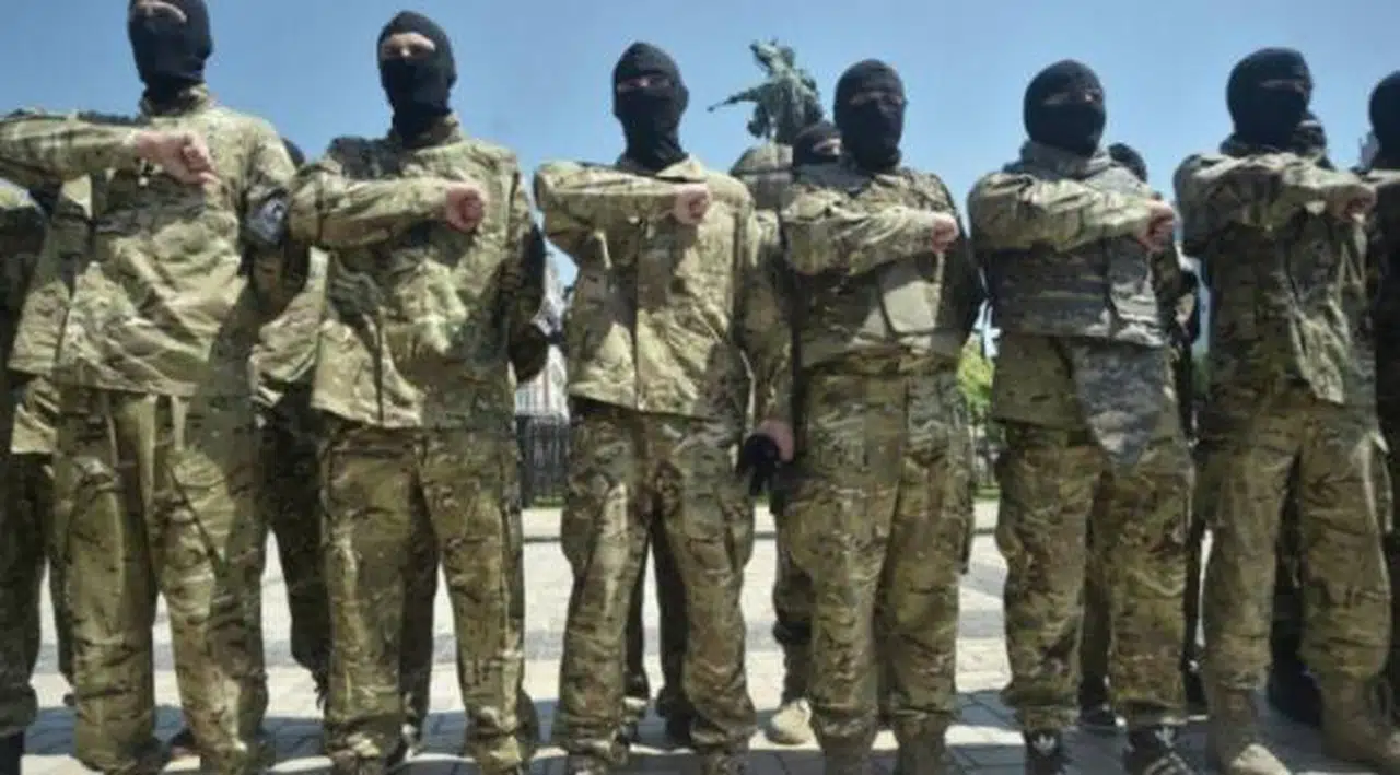 Azov taburunun karargahı vuruldu: 20 ölü