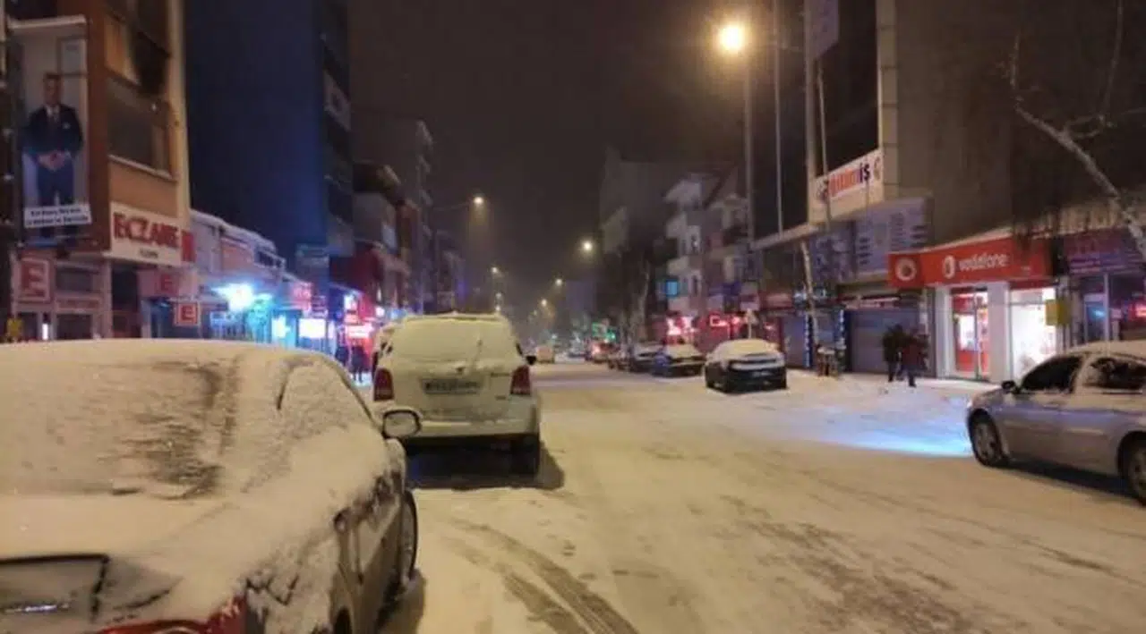 Birçok il ve ilçede kar nedeniyle okullar tatil edildi