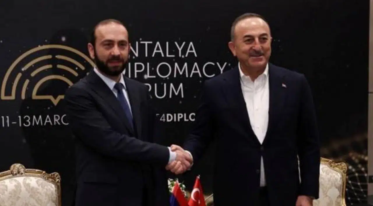 Çavuşoğlu, Ermenistan Dışişleri Bakanı ile görüştü