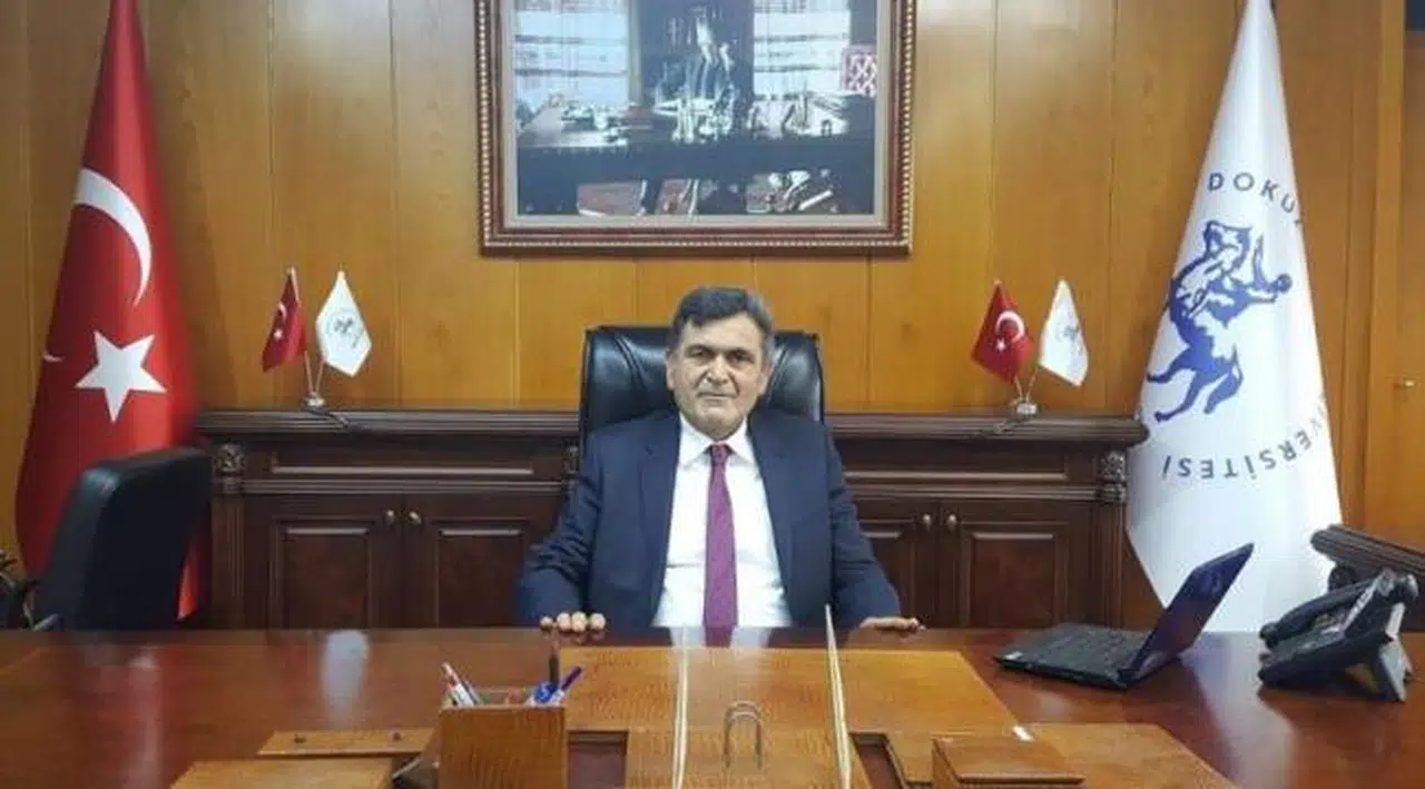 DEÜ İlahiyat Fakültesi dekanına 21 ayrı idari görev