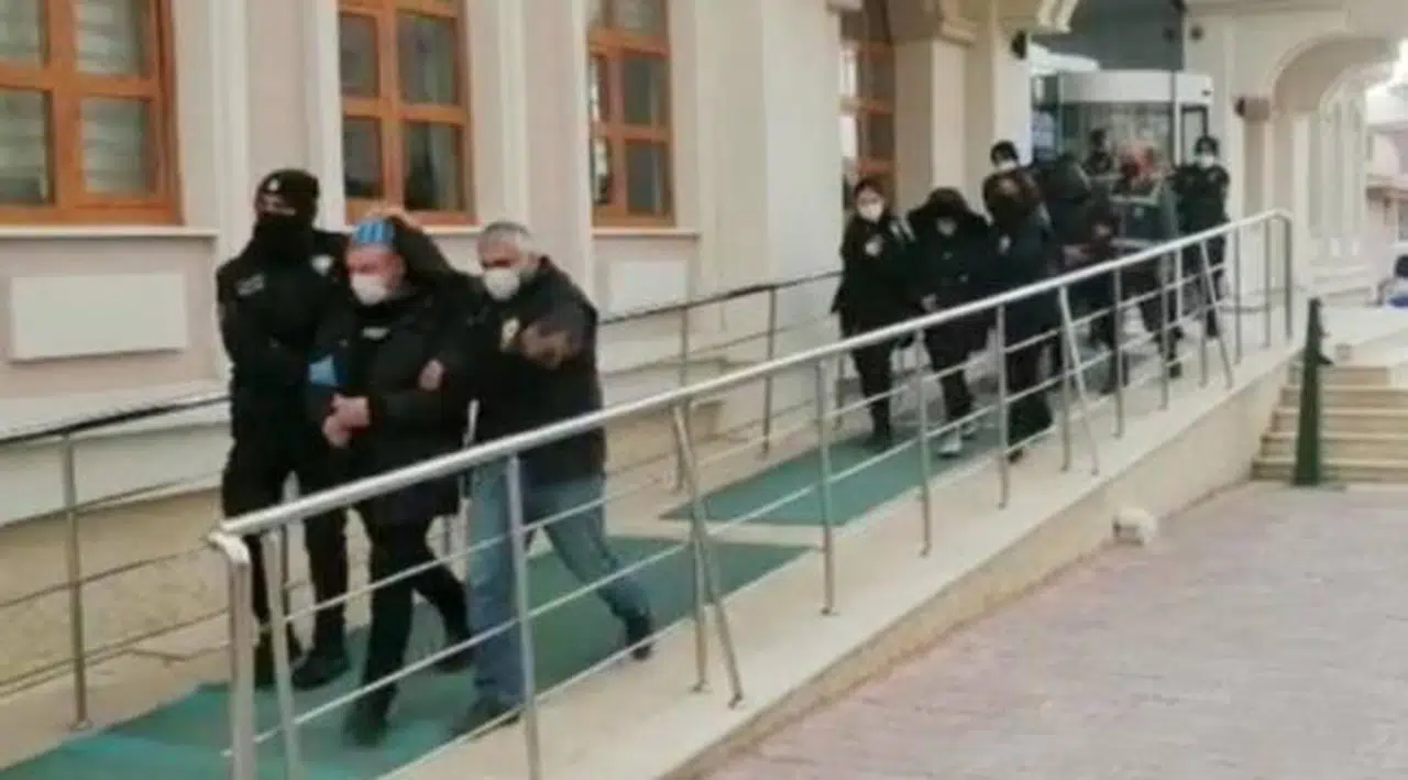 Doktorların müdahale ettiği yaralıyı sedyede vurdu: 'O artık öldü, artık sadece babamla ilgileneceksin'