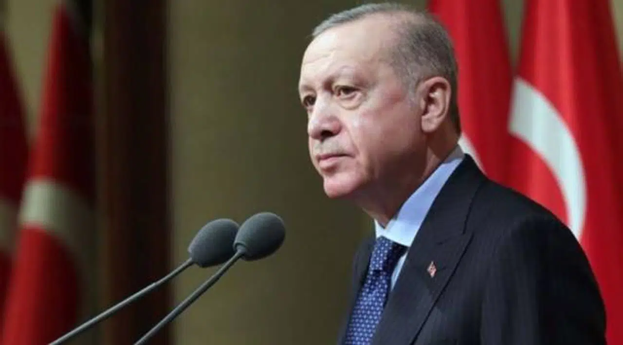 Erdoğan: Yuvarlak masa etrafında yer beğenmeyenlere millet gereken yeri gösterir