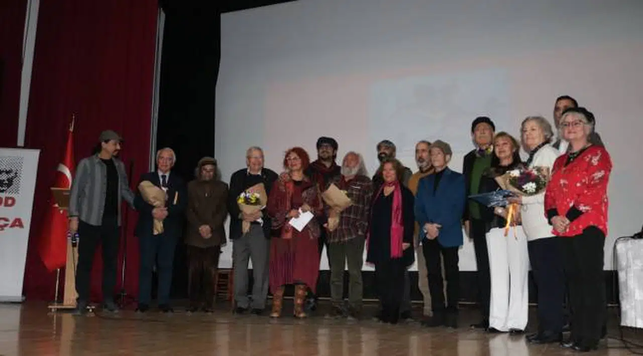 Foça'da dünya şiir günü ve nevruz Atilla İlhan şiirleriyle kutlandı