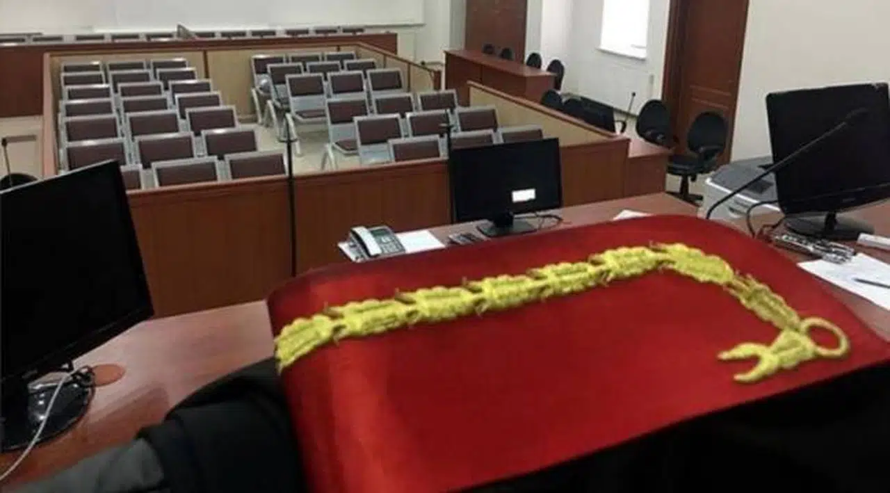 İki Cumhuriyet Savcısı meslekten men edildi