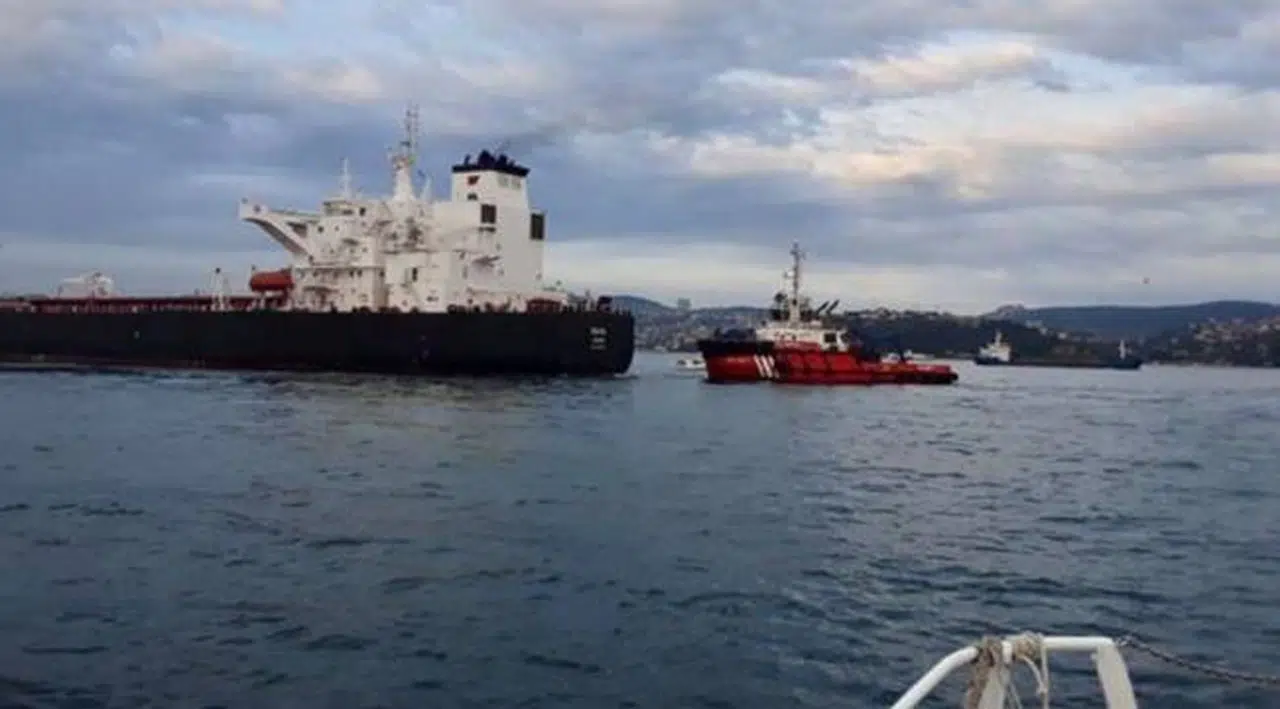 İstanbul Boğazı çift yönlü olarak geçişlere kapatıldı