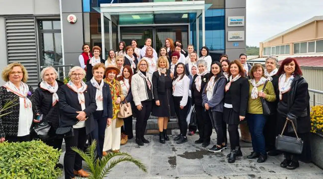 İzmir Kadın Kuruluşları’ndan anlamlı 8 Mart kutlaması