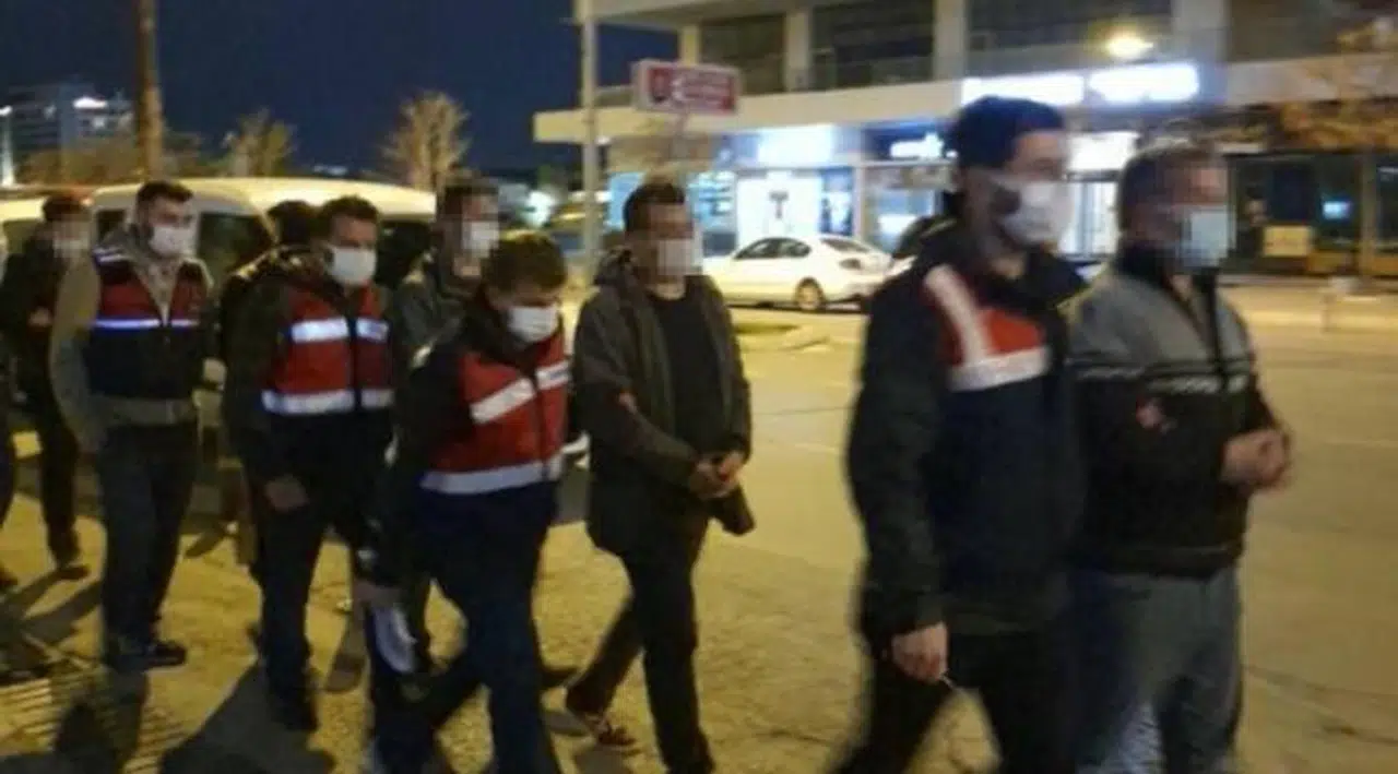 İzmir merkezli 'FETÖ' operasyonu: 44 tutuklama kararı