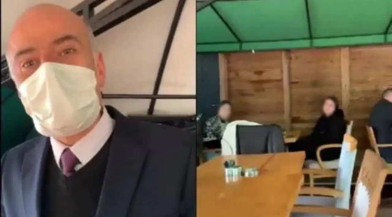 Kafede oturan çifte 'fazla yakınlaşmayın' uyarısı