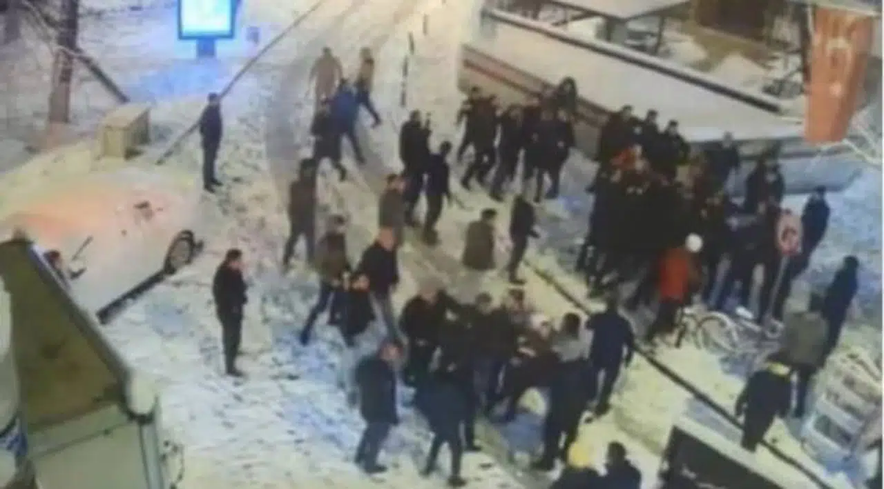 Kartopu savaşı silahlı kavgaya dönüştü: 6 yaralı 4 gözaltı