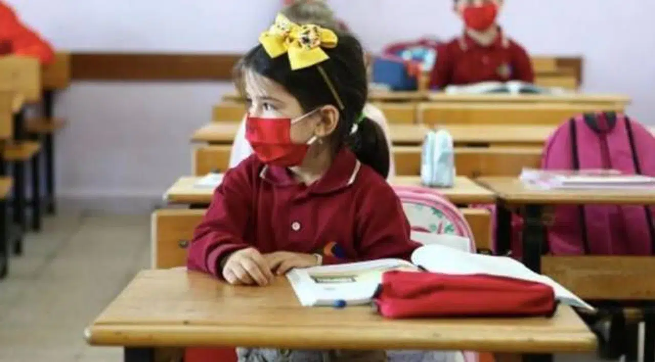 Okullarda Covid-19 önlemleri ile pozitif vaka durumu rehberleri güncellendi