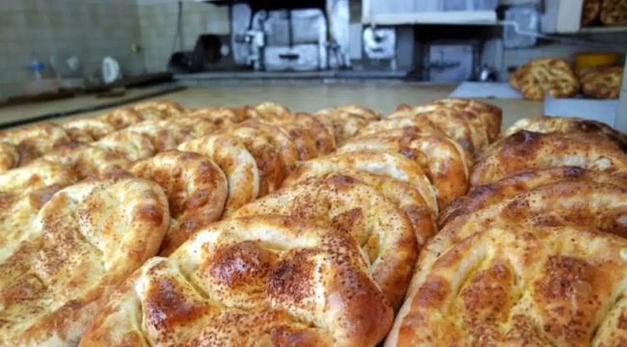 İzmir'de ramazan pidesinin gramajı düştü, fiyatı arttı