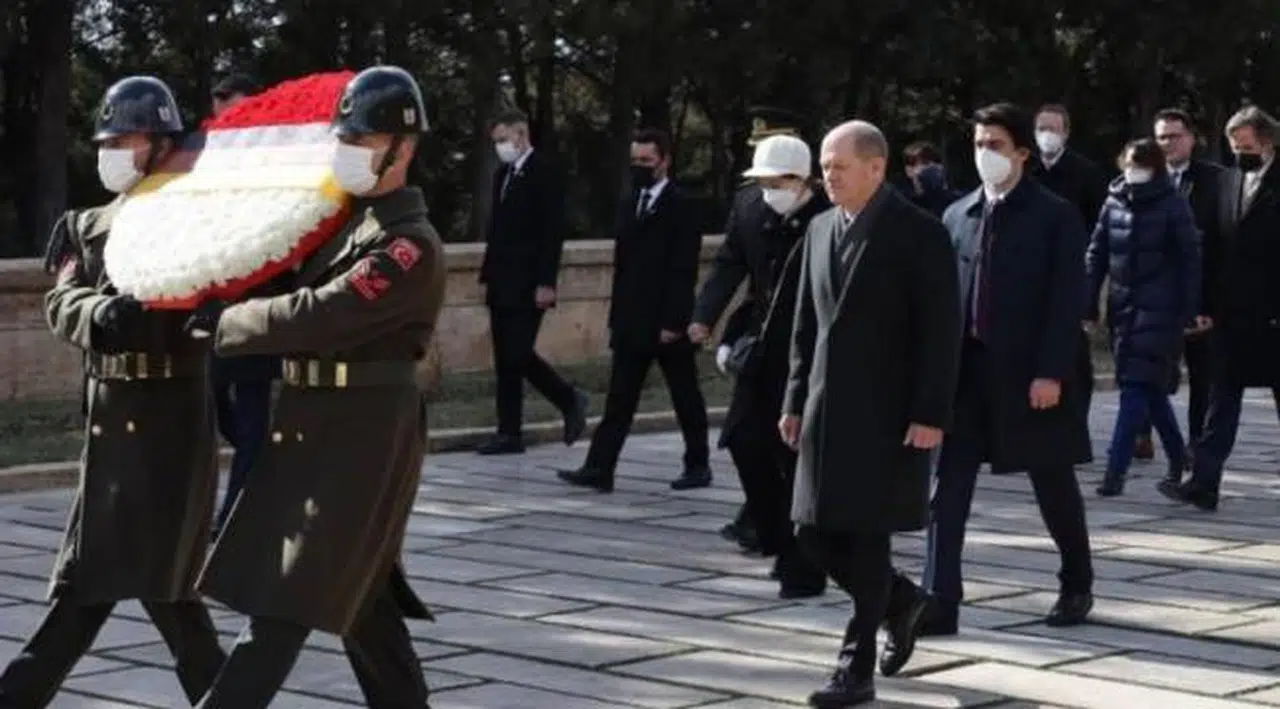 Scholz Anıtkabir Özel Defteri'ni imzaladı