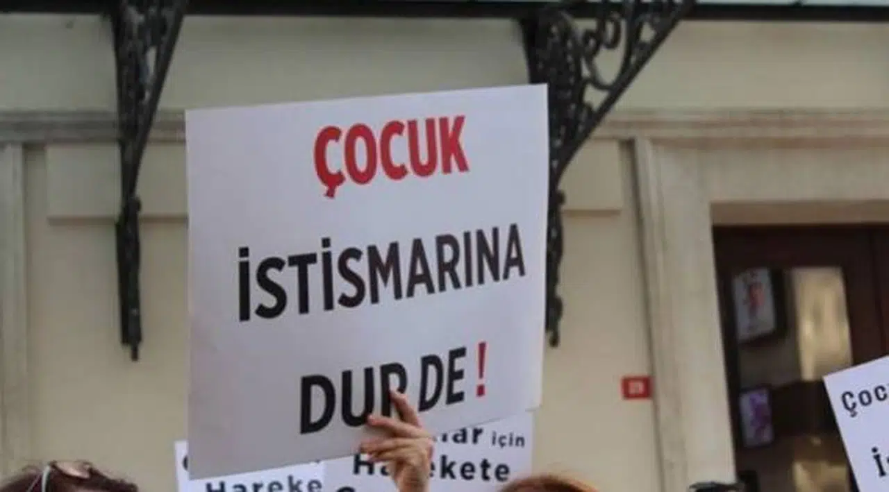 Taciz nedeniyle memurluktan ihraç edildi, müdür olarak atandı