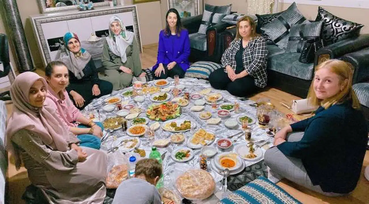 AK Parti İzmir Ramazan’da da durmuyor