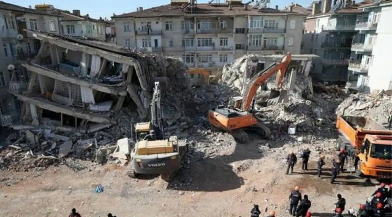 Bakan Kurum: Cumhuriyet tarihinin en büyük deprem dönüşümünü yaptık