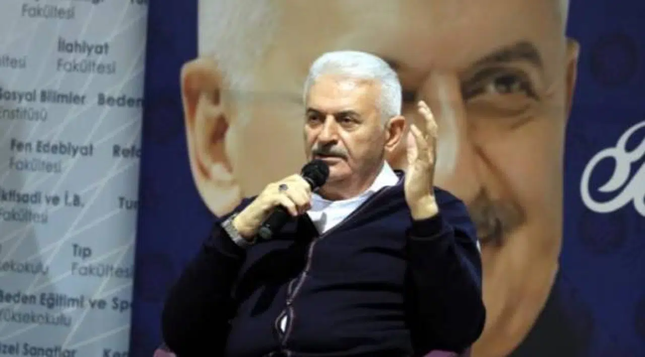 Binali Yıldırım'dan yurt dışına gitmek isteyen gençlere: Davulun sesi uzaktan hoş gelir