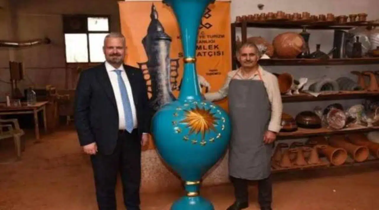 Erdoğan'a 2,5 metrelik vazo hediyesi
