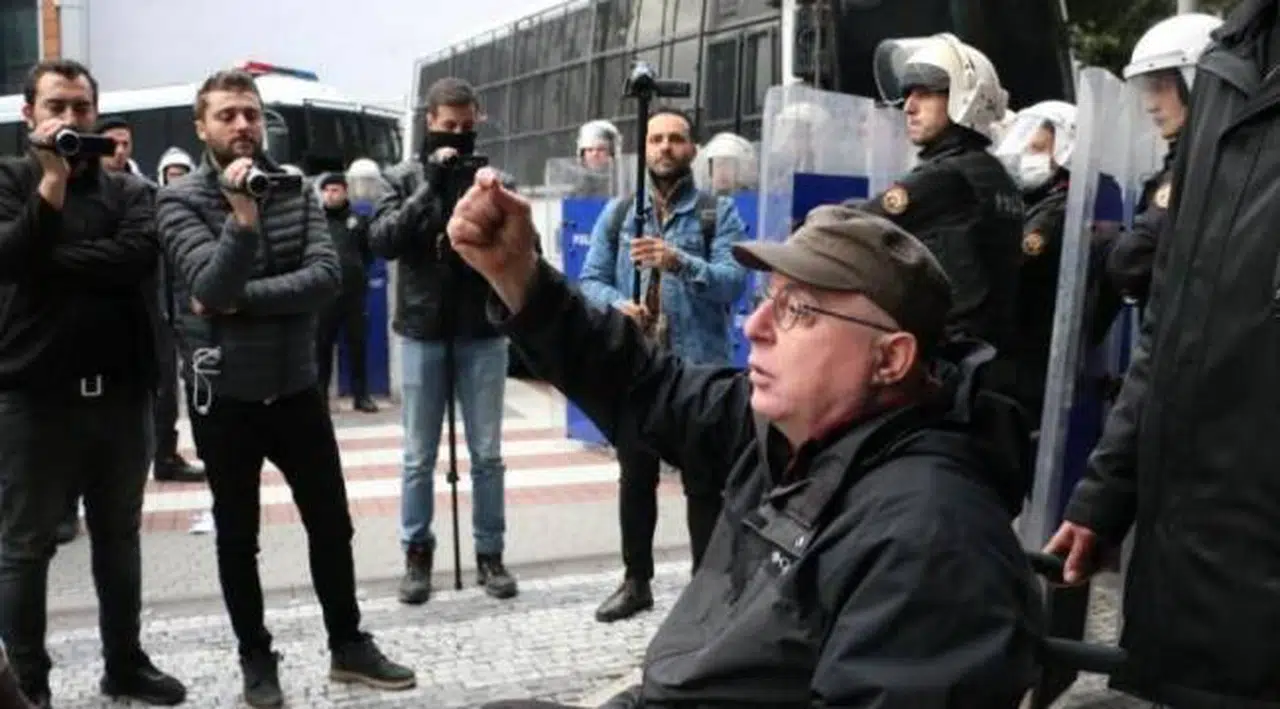 Eylemde polis tarafından düşürülen HDP'li Piroğlu'na 'kamu görevlisine hakaret'ten işlem başlatıldı