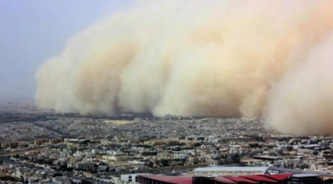 Irak'ta kum fırtınasının ardından yüzlerce kişi hastanelik oldu