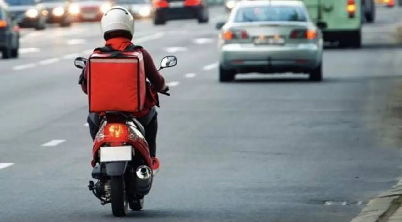 İzmir'de kuryelere trafiğe çıkma yasağı