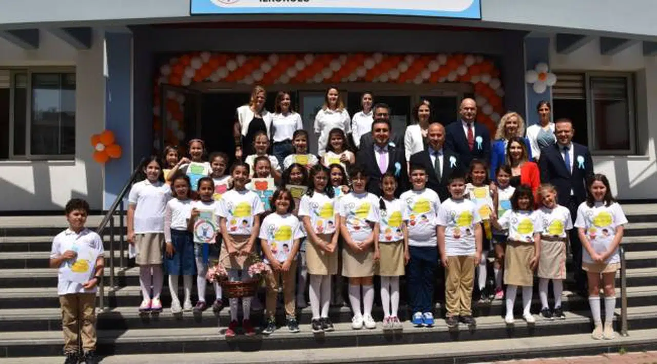 "Küçük Eller Güçlü Kalemler" - Geleceğin Yazarları Projesi