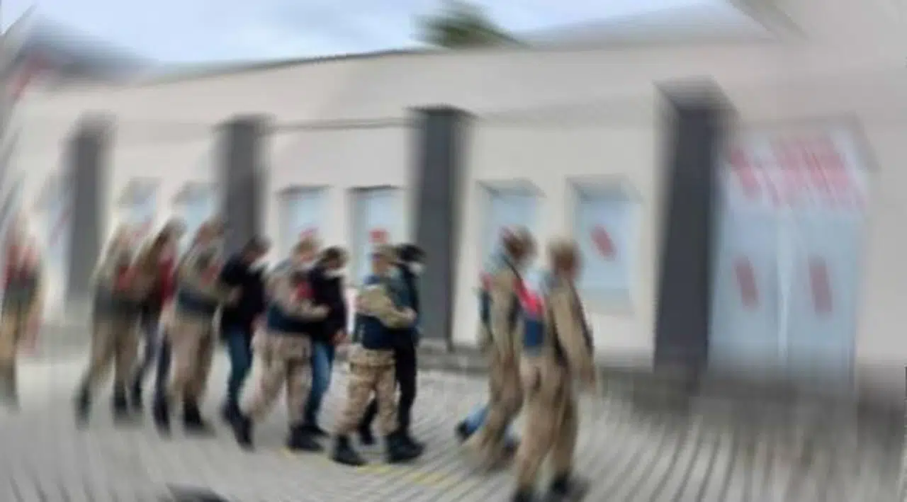 TCDD'ye ait ray demirlerini çalan 5 kişi tutuklandı