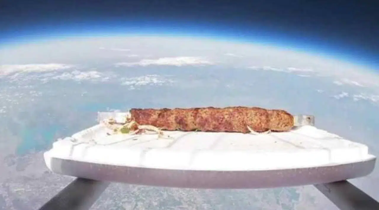 Uzaya boru kebabı yolladı, Hatay'da denize düştü