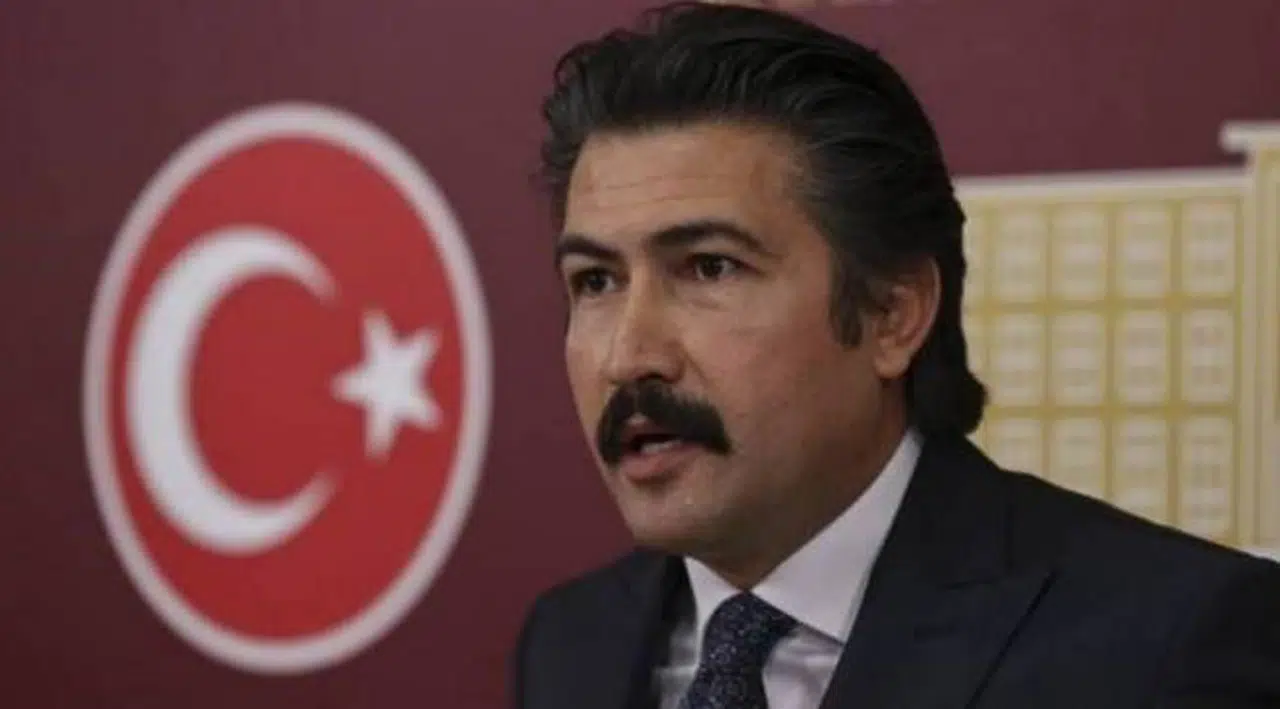 AKP'de Cahit Özkan görevden alındı
