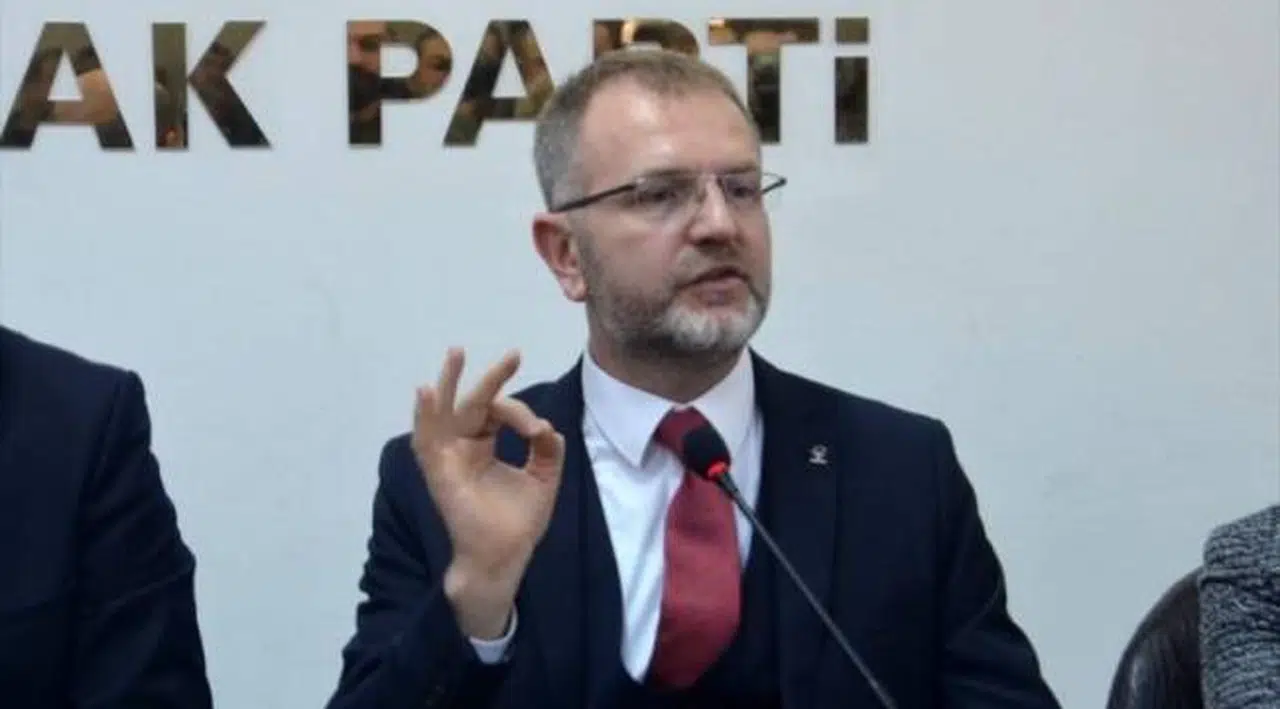 AKP il başkanı bayramlaşma etkinliğinde istifa etti