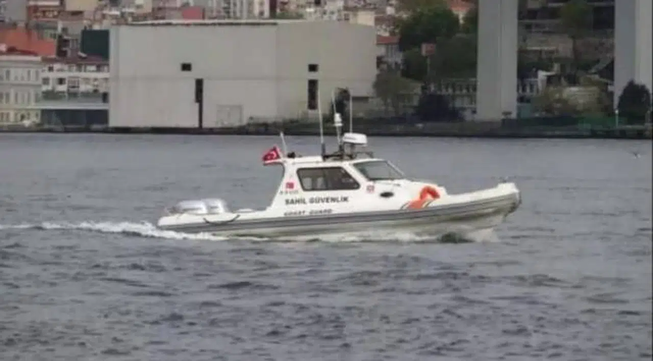 Arkadaşlarıyla fotoğraf çekerken Boğaz'a düştü, akıntıda kayboldu