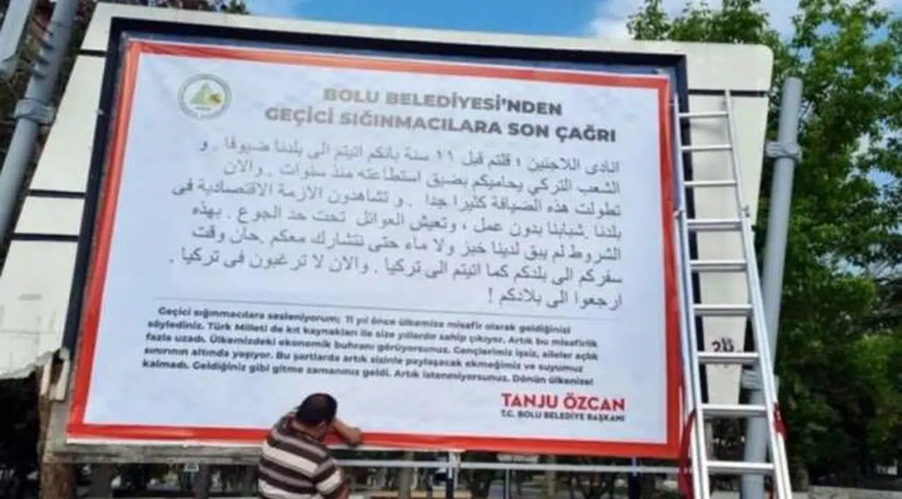 Bolu Belediye Başkanı bilboardlardan sığınmacıları tehdit etti