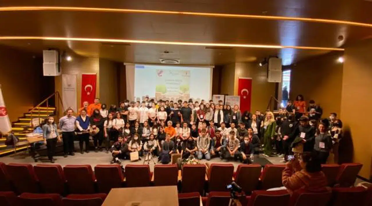 FOÇALI ÖĞRENCİLERDEN KALİTELİ BÜYÜME E TWİNNİNG PROJESİ
