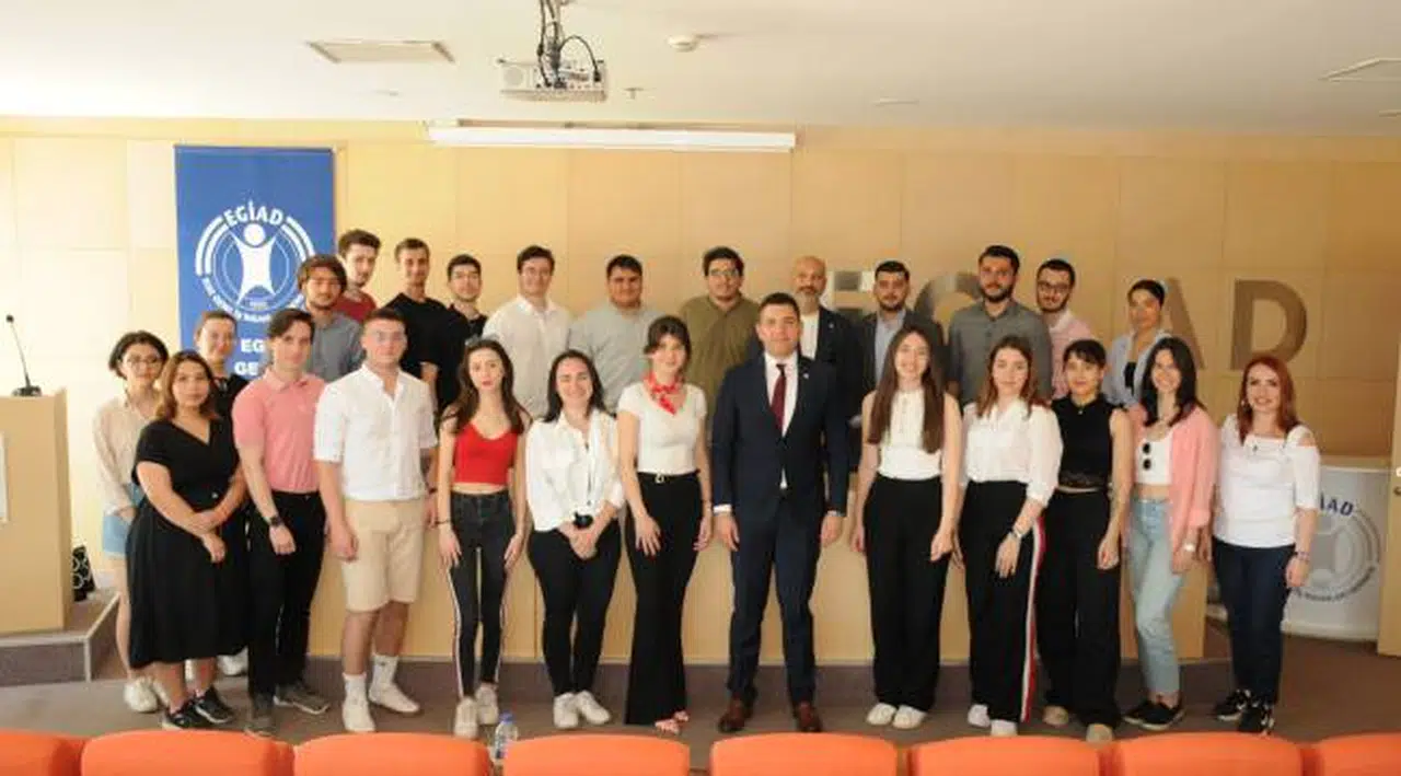Gençler Geleceği, Dünyayı ve Türkiye'yi Daha İyi Değerlendiriyor