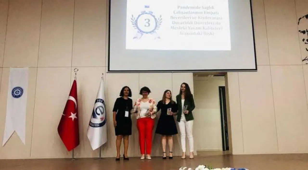 Hemşirelik Bölümü Bildirilerine Ödül Yağdı