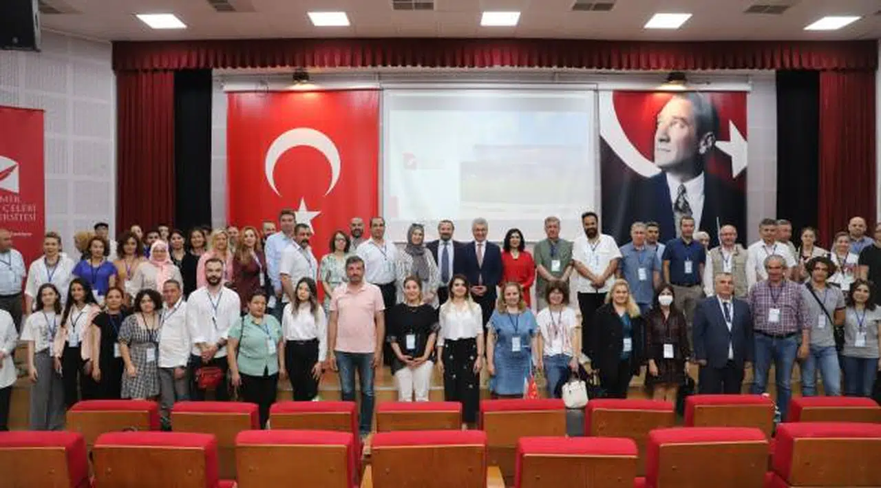 İKÇÜ’de "Sağlıklı İletişim, Sağlam Gelecek" Çalıştayı