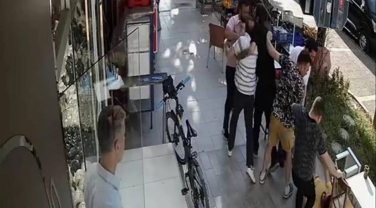 İzmir'de bir doktor 5 kişilik grubun saldırısına uğradı