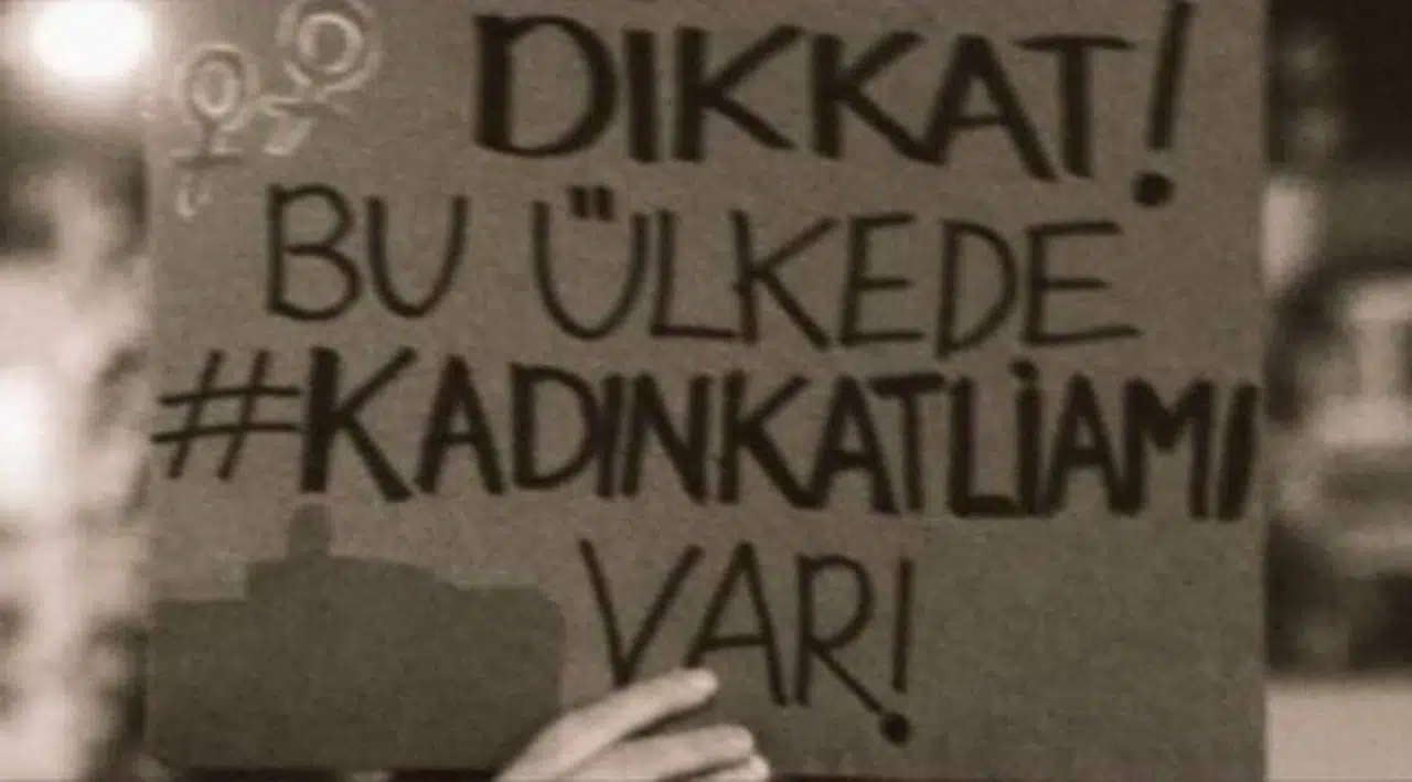 İzmir'de bir kadın bir süredir ayrı yaşadığı eşi tarafından bıçaklandı