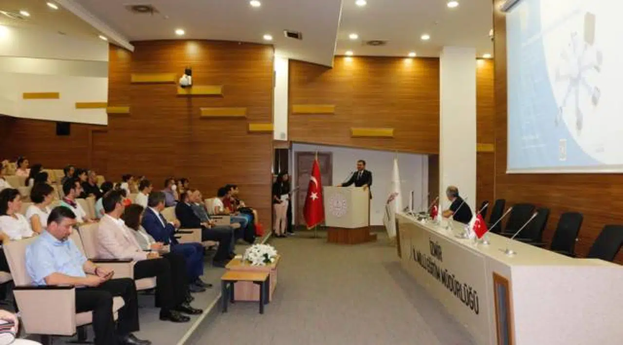 İzmir İl Milli Eğitim Müdürlüğünde İzmir Akademik Proje Ağı (İAPA) Buluşması Gerçekleştirildi