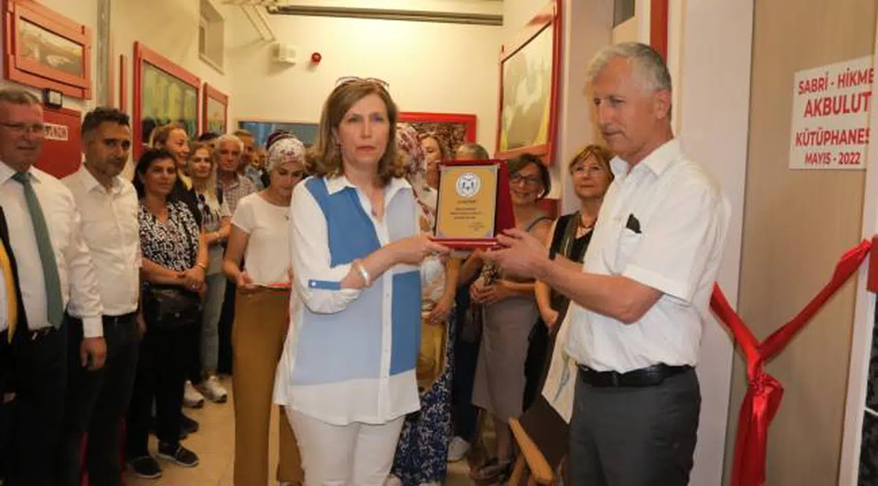 KADIN AR GE MÜHENDİSİNDEN GERENKÖY ORTAOKULUNA KÜTÜPHANE