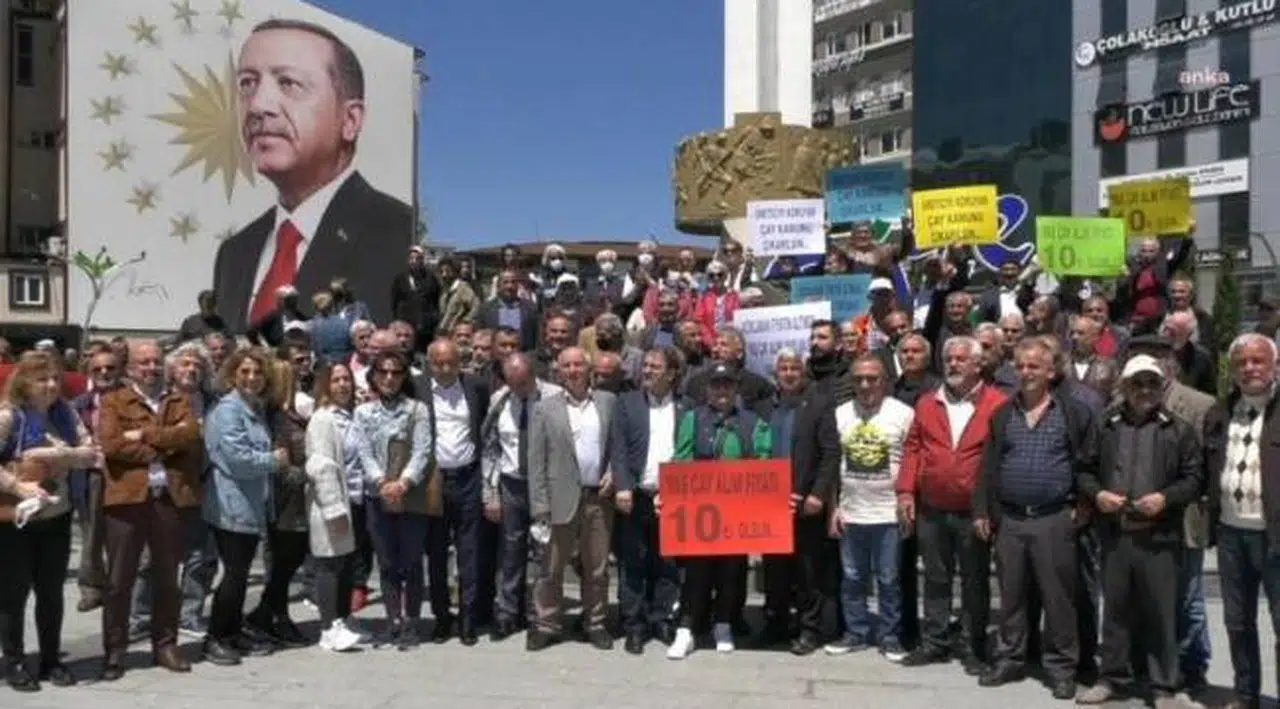 Rize'de çay protestosu: Yaş alım fiyatı en az 10 TL olsun