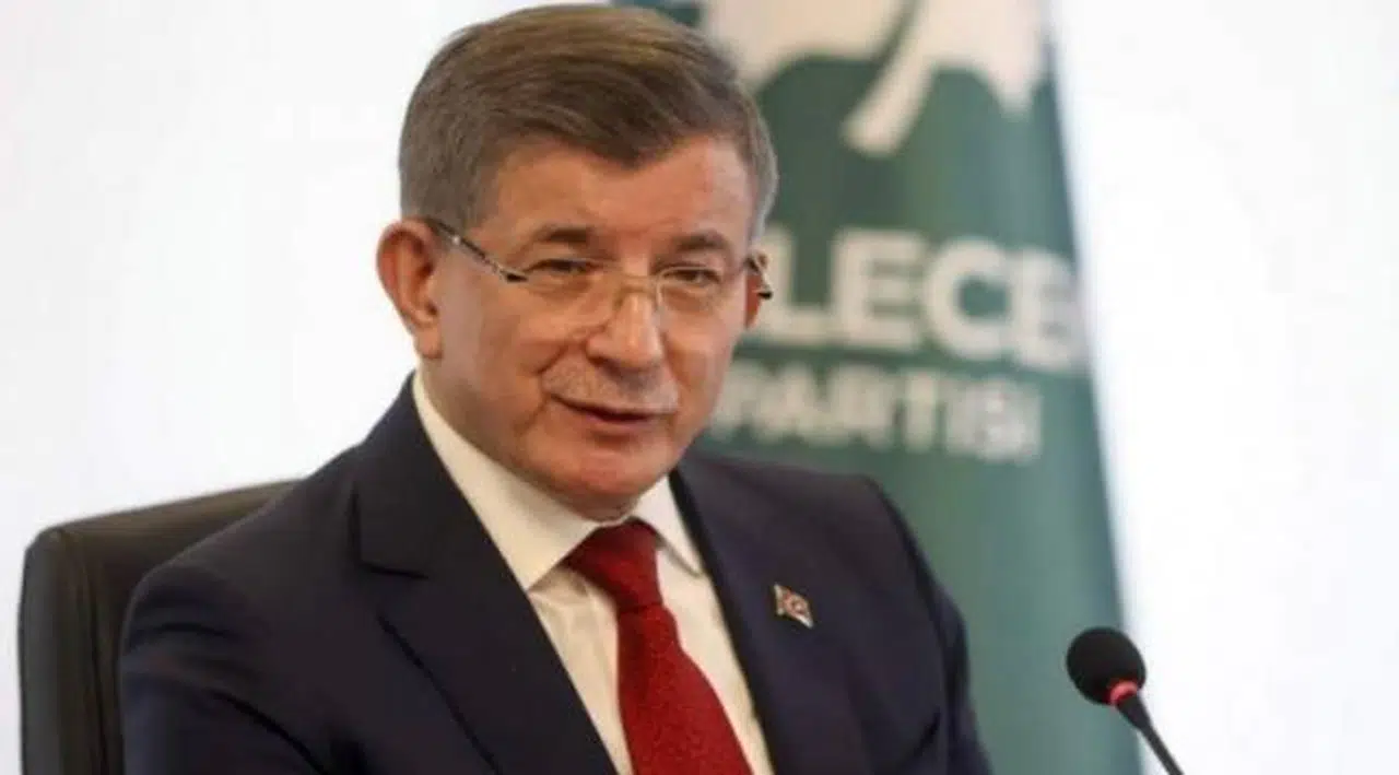 Ahmet Davutoğlu'ndan Bakan Nebati'ye: 'O beyin sende yok'