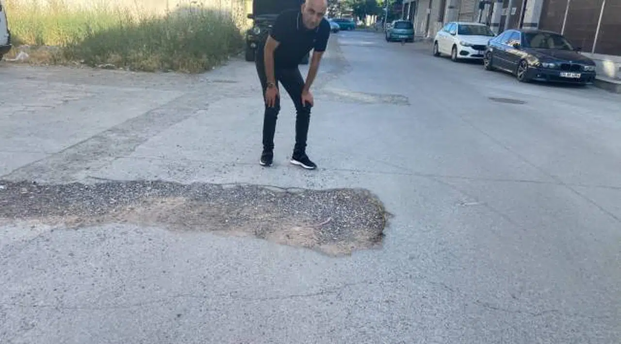 AK Parti Çiğli’den yollara tepki  ‘’Üniversite, hastaneler, organize sanayi var; yol yok!!!